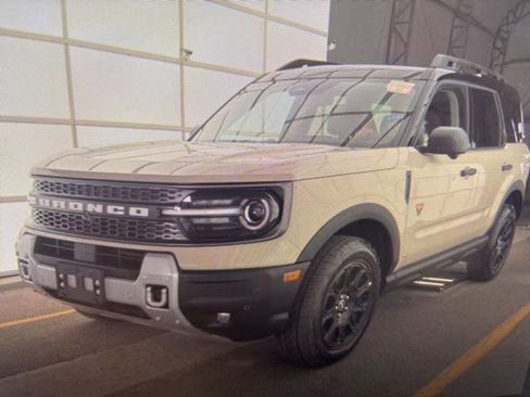 Used 2025 Ford Bronco Sport Badlands image 17