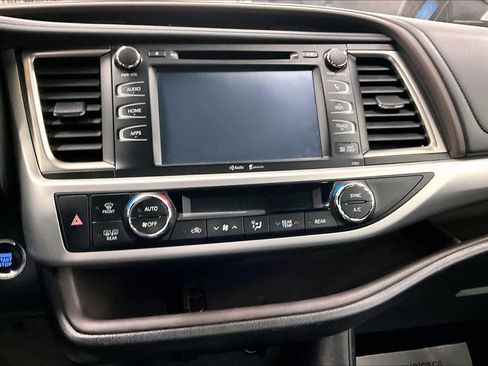 Used 2014 Toyota Highlander XLE image 6