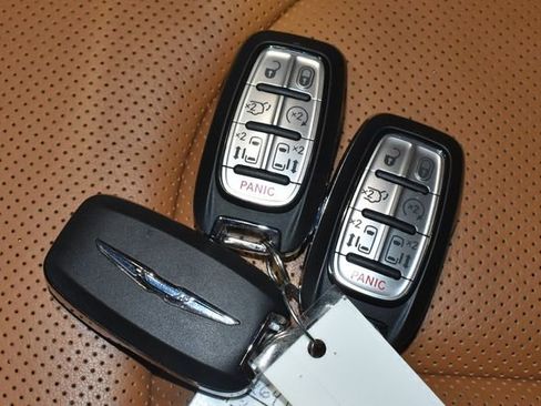 Certified 2023 Chrysler Pacifica Pinnacle image 23