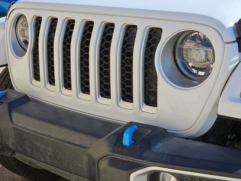 Used 2022 Jeep Wrangler Unlimited Sahara AWD/4WD image 4