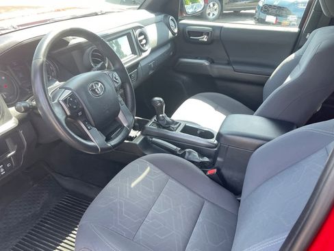 Used 2019 Toyota Tacoma TRD Sport w/ Technology Package AWD/4WD image 9
