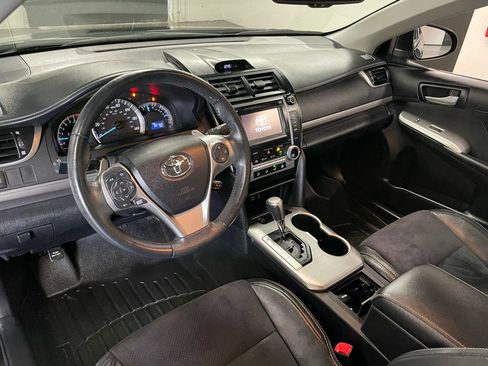 Used 2013 Toyota Camry SE w/ Leather Pkg image 11