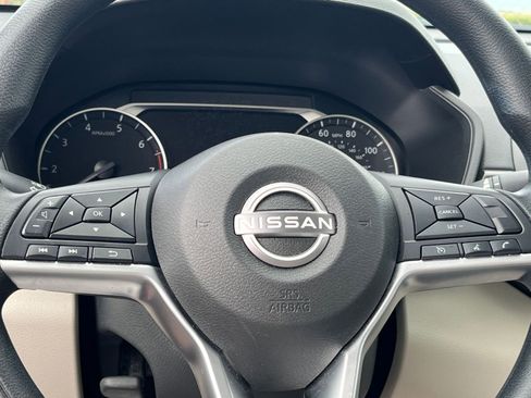 Used 2025 Nissan Altima 2.5 SV FWD image 28