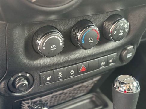 Used 2012 Jeep Wrangler Unlimited Sport AWD/4WD image 16