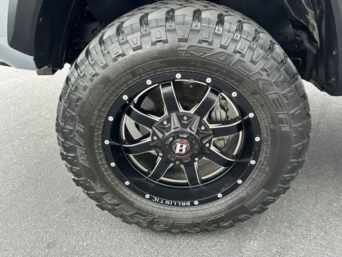 Used 2020 Toyota Tacoma TRD Off-Road w/ Technology Package AWD/4WD image 32