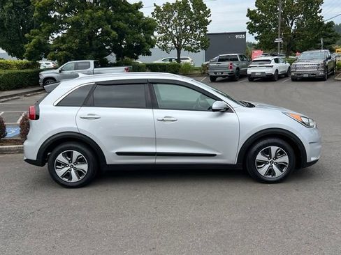 Used 2018 Kia Niro EX FWD image 8