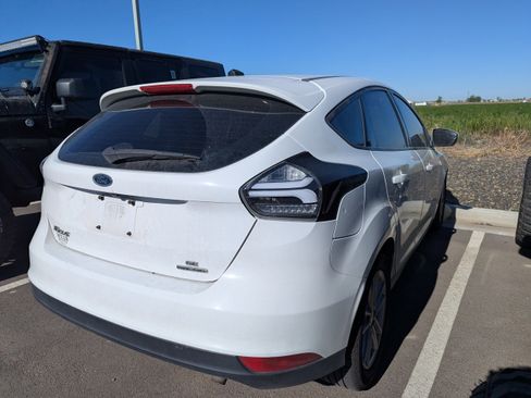 Used 2015 Ford Focus SE FWD image 4