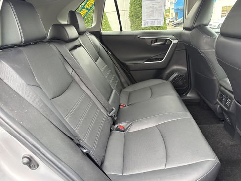Used 2022 Toyota RAV4 Limited image 16