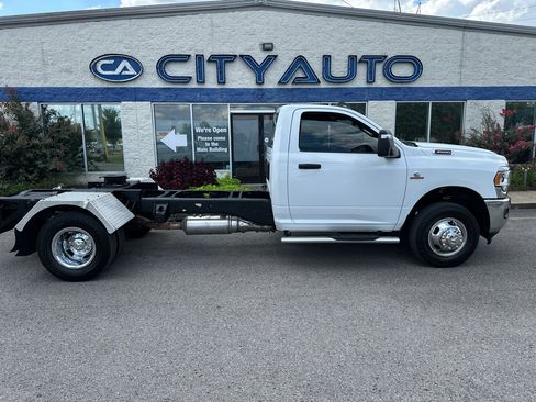 Used 2024 RAM 3500 Tradesman RWD image 3