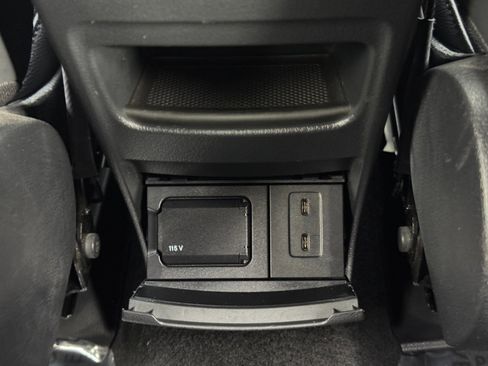 Used 2022 Mercedes-Benz GLB 250 w/ Premium Package image 35