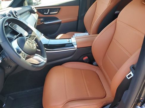 Used 2023 Mercedes-Benz GLC 300 4MATIC image 17