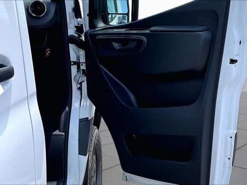 Used 2025 Mercedes-Benz Sprinter 2500 image 25
