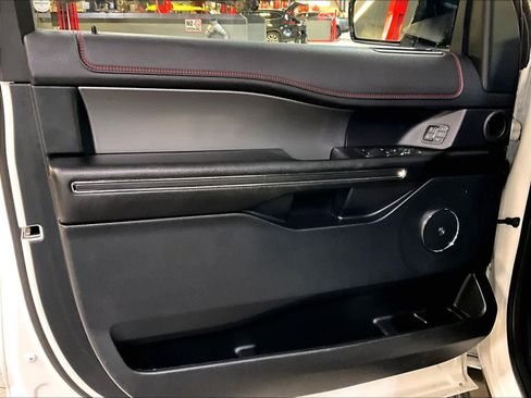 Used 2020 Ford Expedition Limited w/ Equipment Group 303A image 9