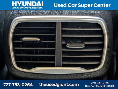Used 2020 Hyundai Santa Fe SEL FWD image 17
