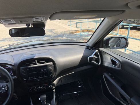 Used 2025 Kia Soul LX w/ LX Technology Package FWD image 33