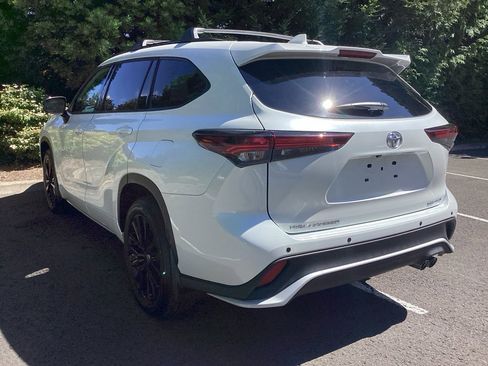 Used 2024 Toyota Highlander XSE AWD/4WD image 9