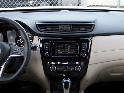 Certified 2020 Nissan Rogue SV image 27