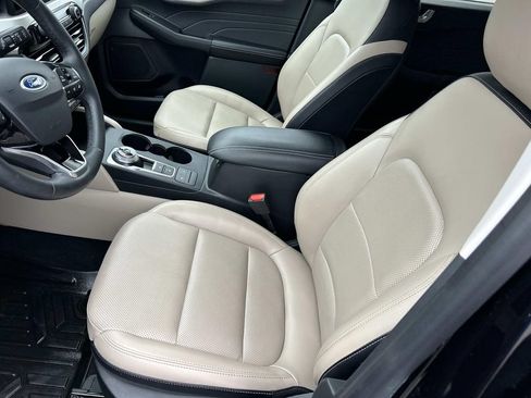 Used 2021 Ford Escape SEL w/ Technology Package FWD image 16