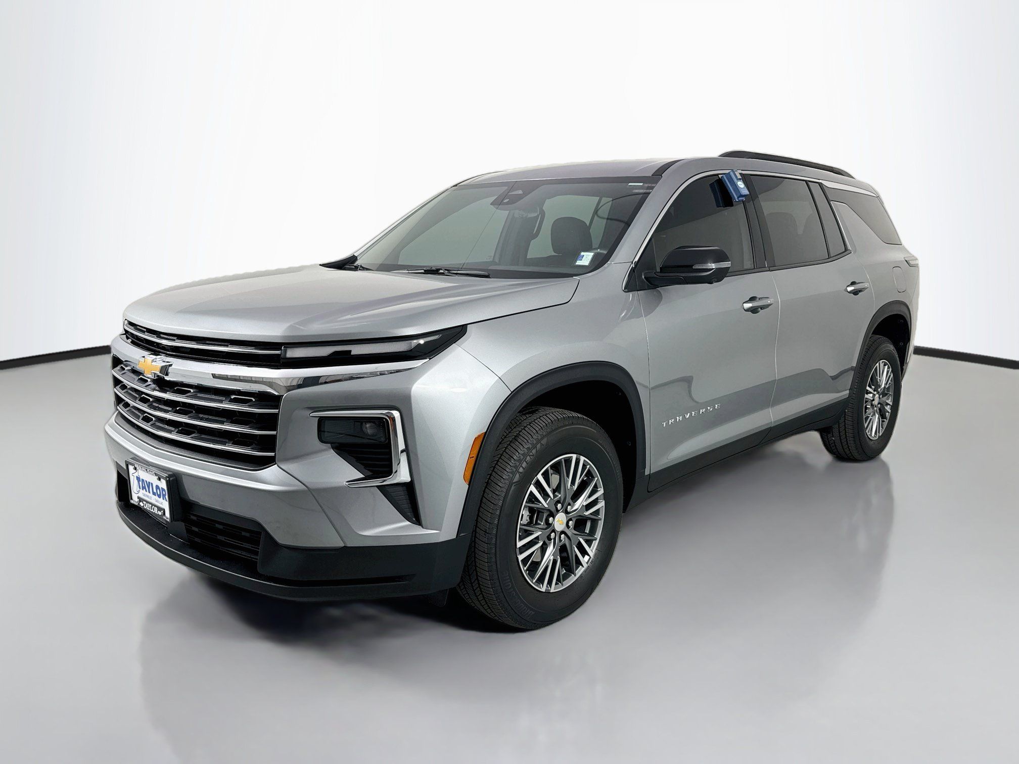 Used 2024 Chevrolet Traverse LT w/ Trailering Package AWD/4WD image 3