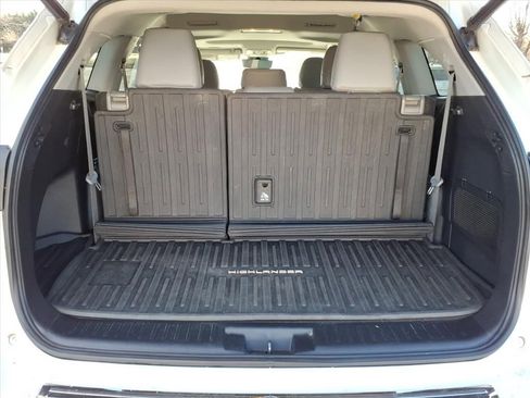 Used 2020 Toyota Highlander XLE image 10