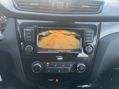 Used 2021 Nissan Rogue Sport S image 25