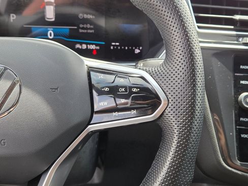 Used 2024 Volkswagen Tiguan SE R-Line image 12