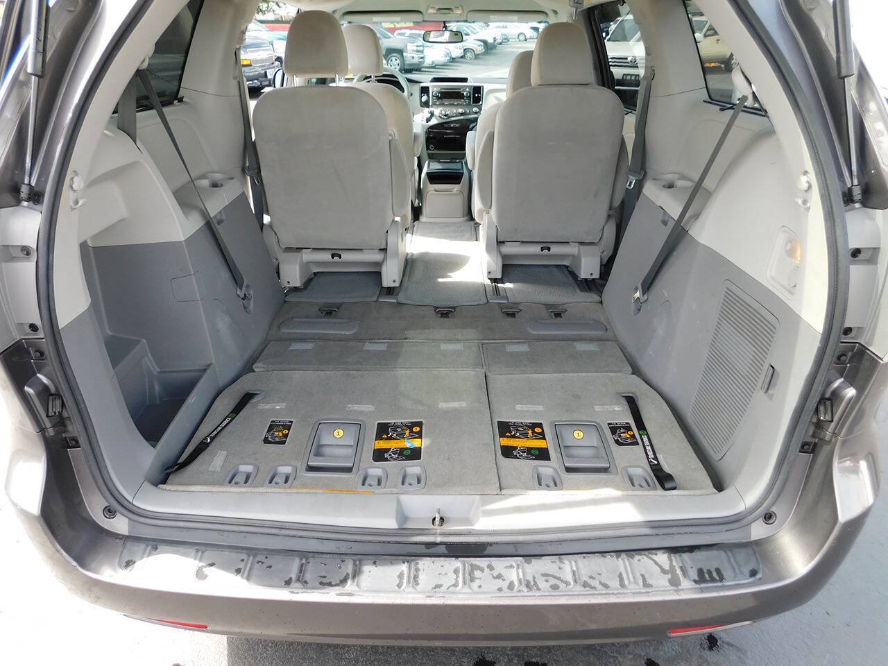 Used 2012 Toyota Sienna LE w/ Towing Pkg AWD/4WD image 21