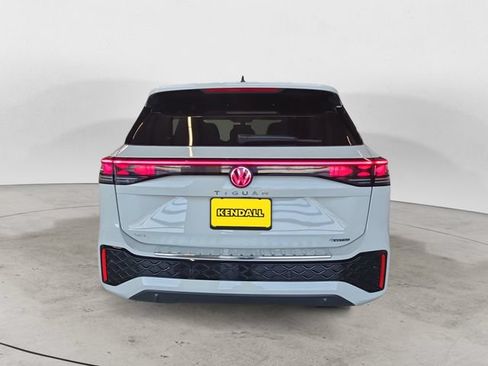 Used 2025 Volkswagen Tiguan SEL R-Line AWD/4WD image 6