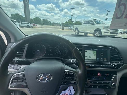 Used 2018 Hyundai Elantra Limited w/ Limited Ultimate Package 02 FWD image 3