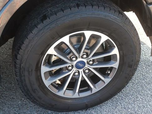 Used 2018 Ford F150 XLT w/ Equipment Group 302A Luxury AWD/4WD image 9