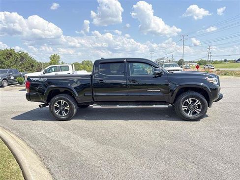 Used 2017 Toyota Tacoma TRD Sport w/ Tow Package AWD/4WD image 4