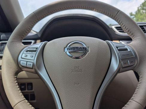 Used 2015 Nissan Rogue SL FWD image 13