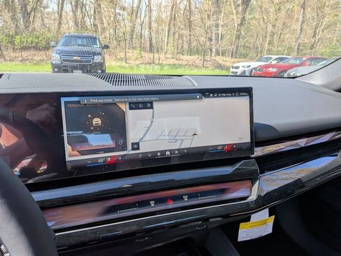 New 2026 BMW 550e xDrive w/ Premium Package AWD/4WD image 61