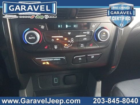 Used 2019 Ford Escape SE image 16