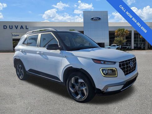 Used 2023 Hyundai Venue Limited FWD image 2