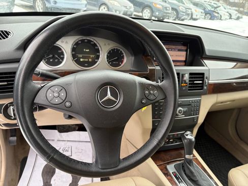 Used 2010 Mercedes-Benz GLK 350 4MATIC w/ Premium Pkg image 5