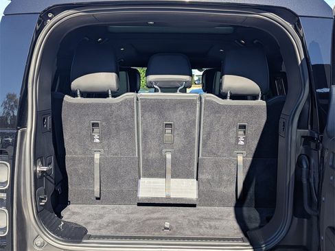 Used 2023 Land Rover Defender 130 X image 29