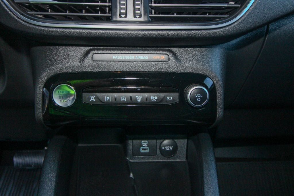 Used 2023 Ford Escape Platinum AWD/4WD image 25