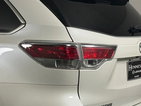 Used 2015 Toyota Highlander XLE AWD/4WD image 15