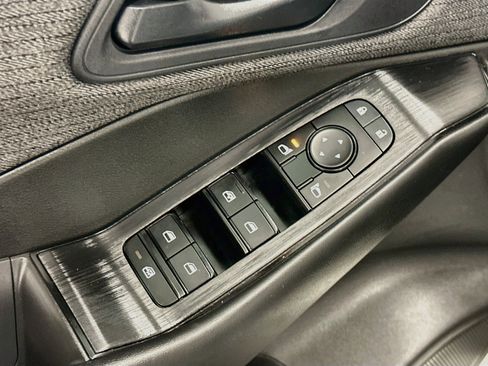 Used 2023 Nissan Rogue S AWD/4WD image 15
