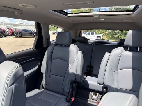 Used 2020 Buick Enclave Premium w/ Sun and Sites Package AWD/4WD image 35