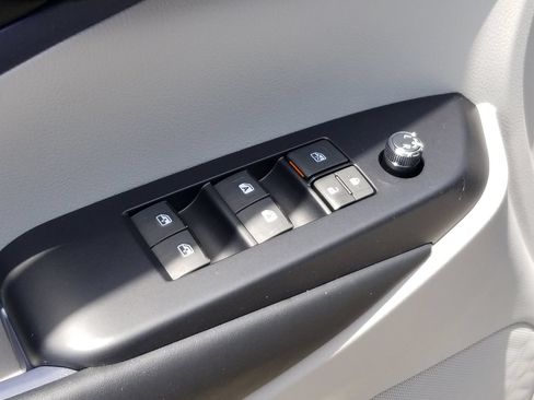 Used 2019 Toyota Highlander XLE FWD image 15