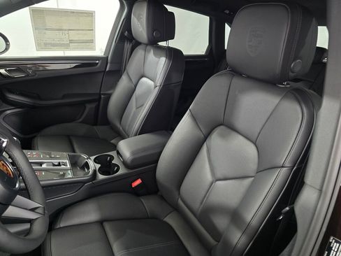 New 2026 Porsche Macan AWD/4WD image 5