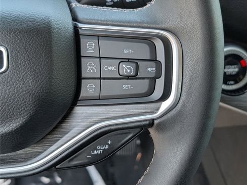 Used 2024 Jeep Wagoneer L Series II w/ Flexible Seating Group image 28