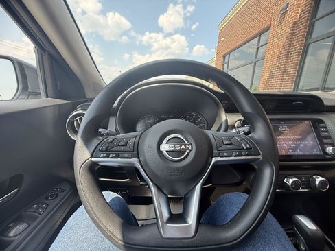 Used 2023 Nissan Kicks SV w/ Interior Electronics Package FWD image 19