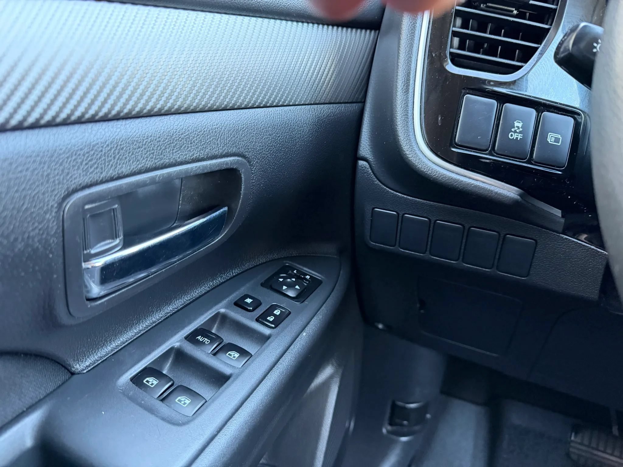 Used 2018 Mitsubishi Outlander ES FWD image 17