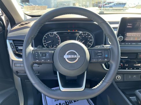 Used 2023 Nissan Rogue SV w/ SV Premium Package image 21