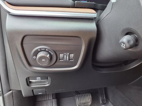 Used 2024 Jeep Grand Cherokee Summit w/ Luxury Tech Group V AWD/4WD image 13