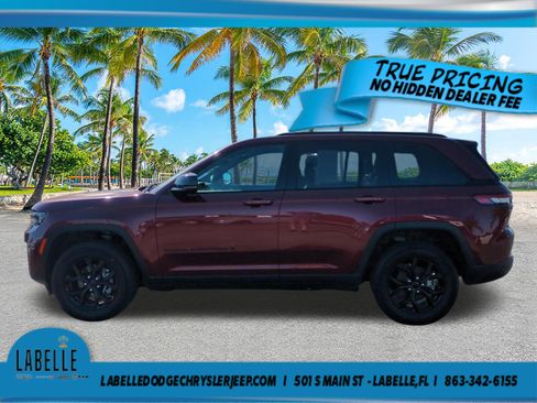 Used 2024 Jeep Grand Cherokee Altitude AWD/4WD image 7