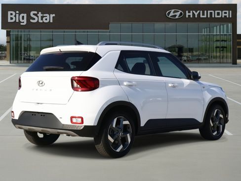 Used 2021 Hyundai Venue SEL w/ Premium Package image 4